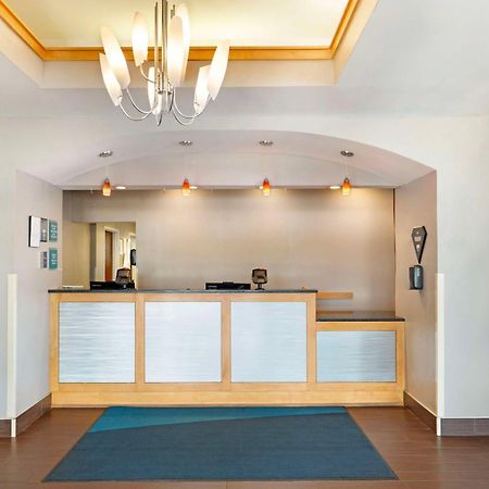 Best Western Hartford Hotel And Suites Экстерьер фото