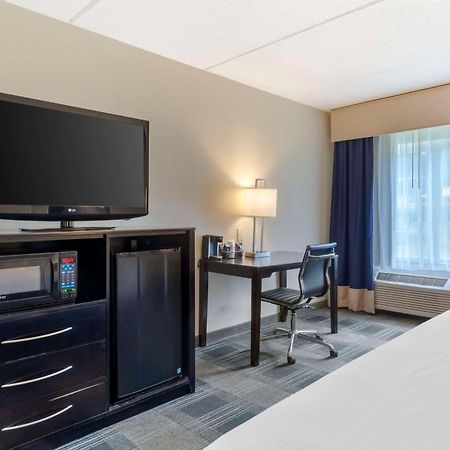 Best Western Hartford Hotel And Suites Экстерьер фото