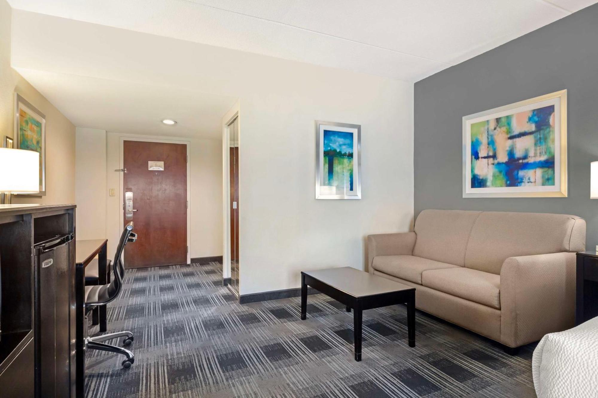 Best Western Hartford Hotel And Suites Экстерьер фото