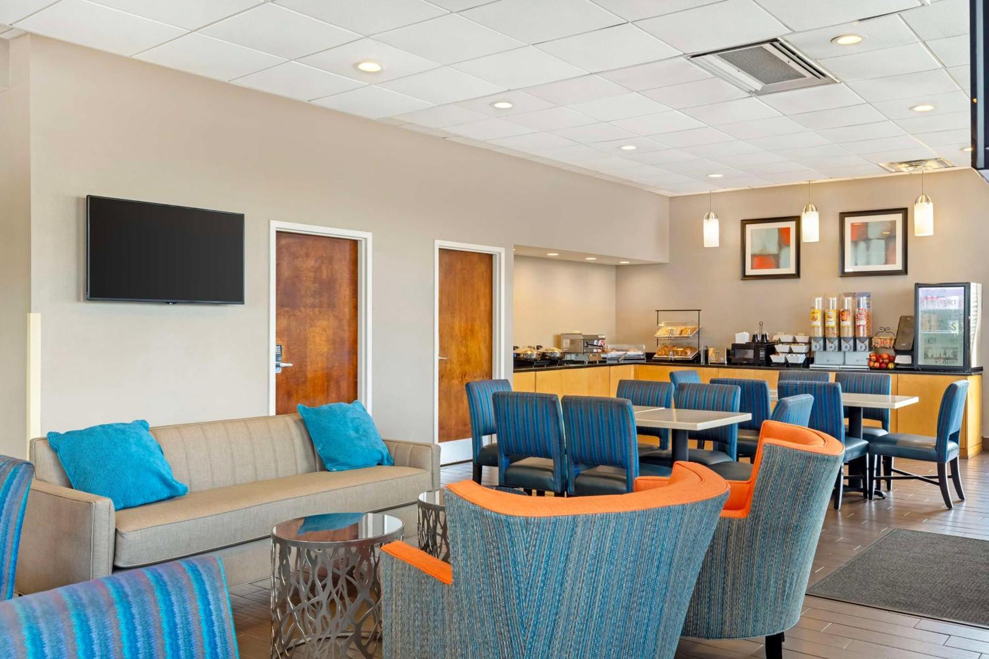 Best Western Hartford Hotel And Suites Экстерьер фото