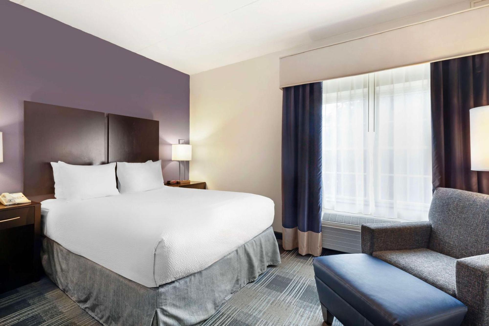 Best Western Hartford Hotel And Suites Экстерьер фото