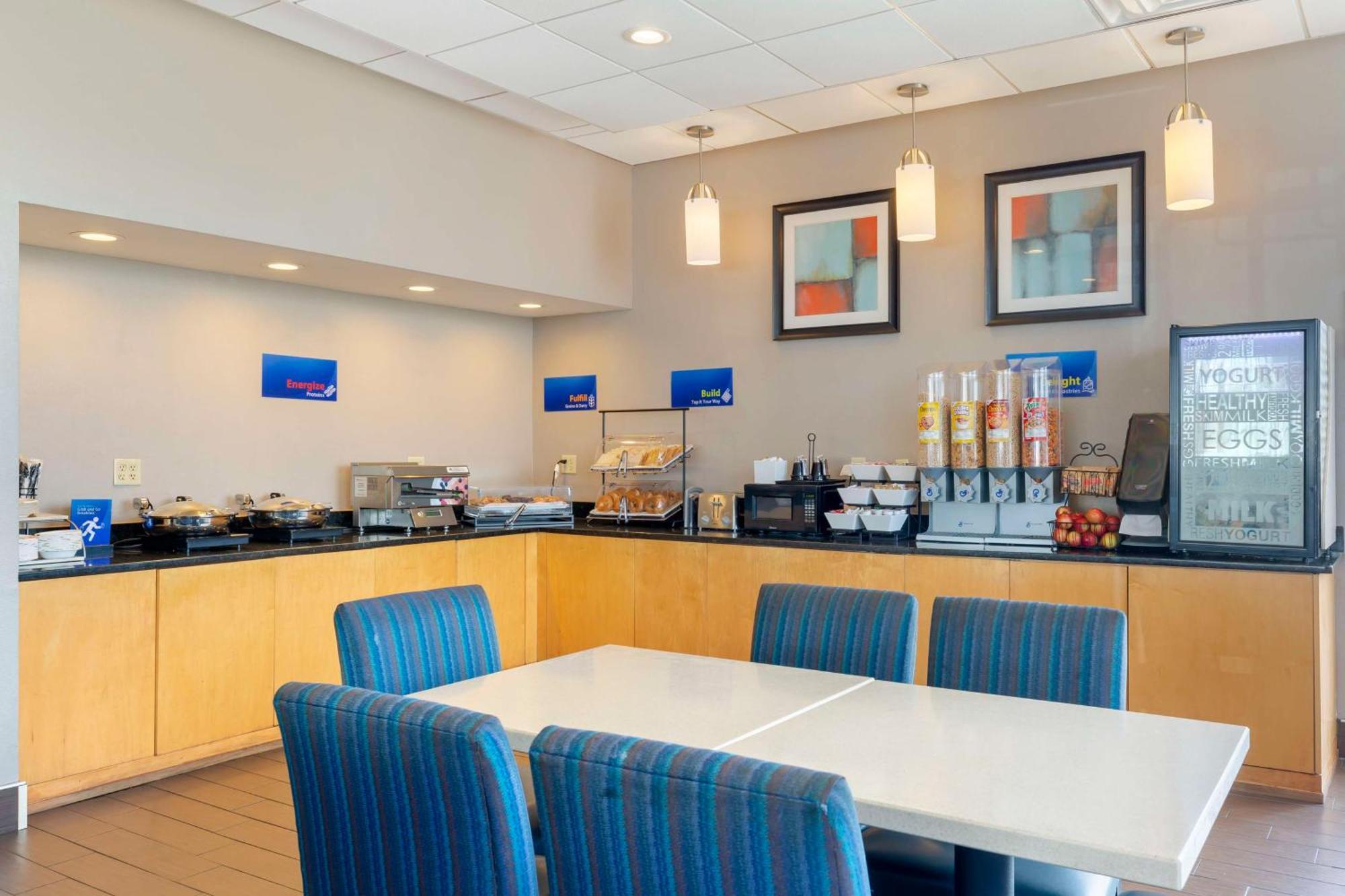 Best Western Hartford Hotel And Suites Экстерьер фото