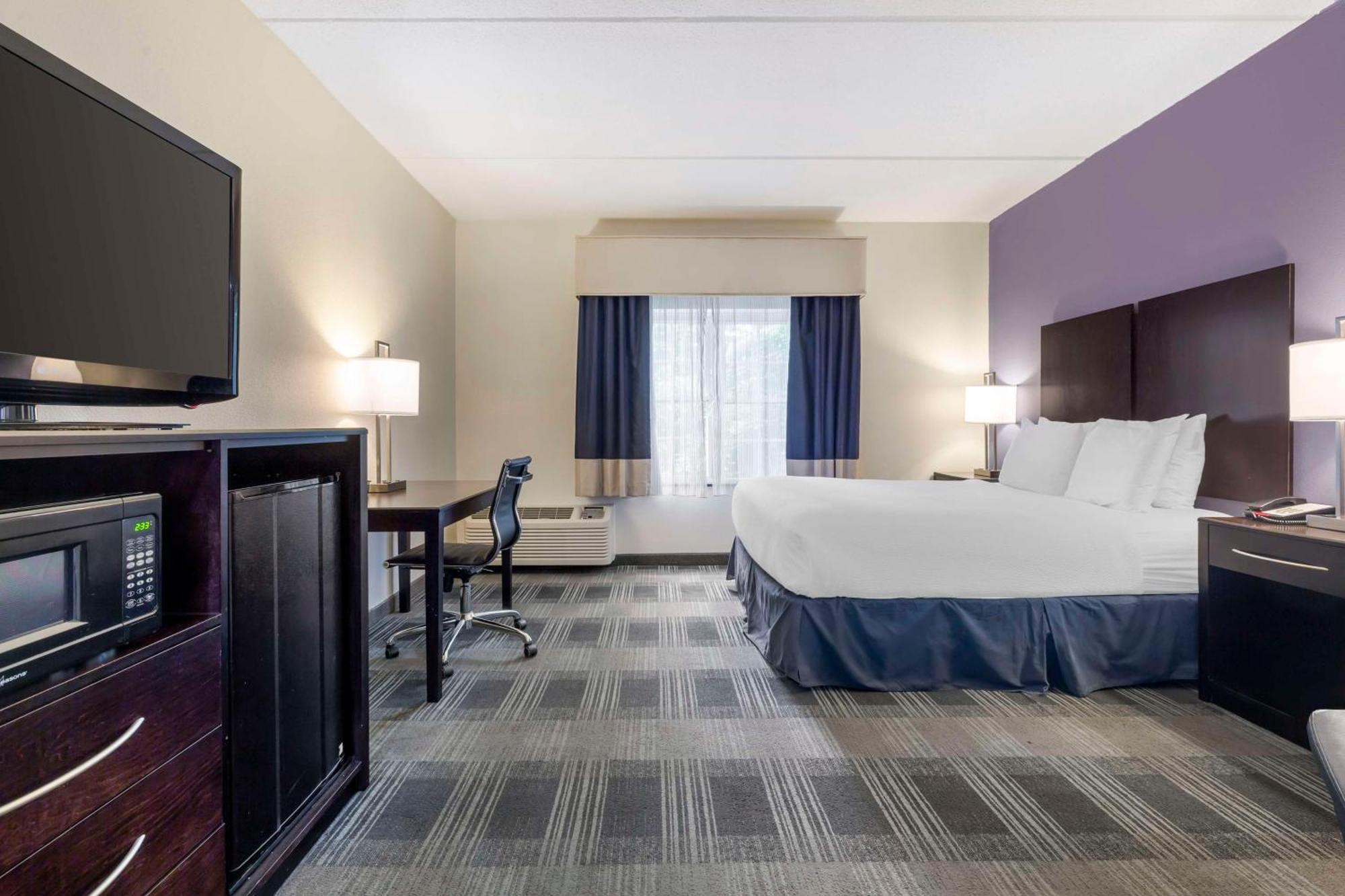 Best Western Hartford Hotel And Suites Экстерьер фото