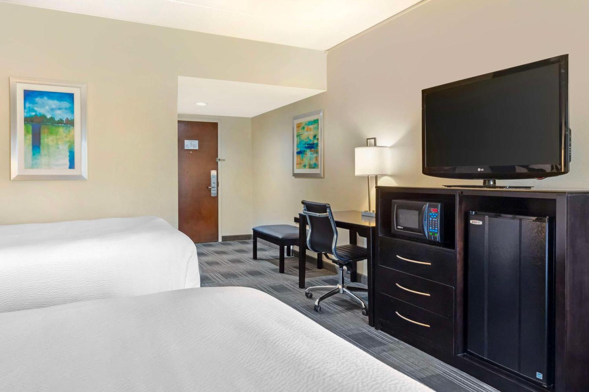 Best Western Hartford Hotel And Suites Экстерьер фото